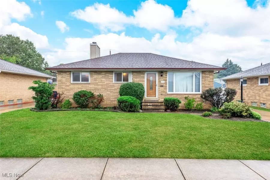 4722 Bentwood DR, Brooklyn, OH 44144