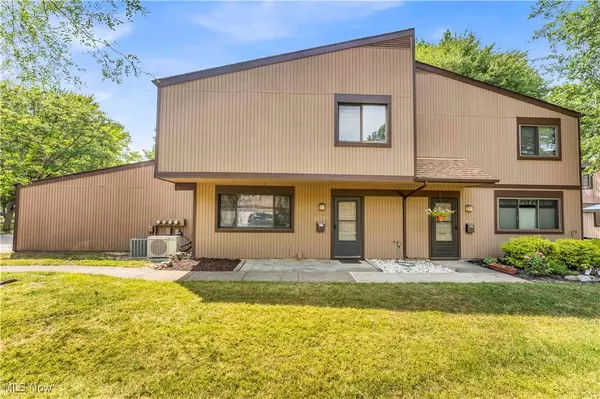 26739 Lake Of The Falls BLVD, Olmsted Falls, OH 44138