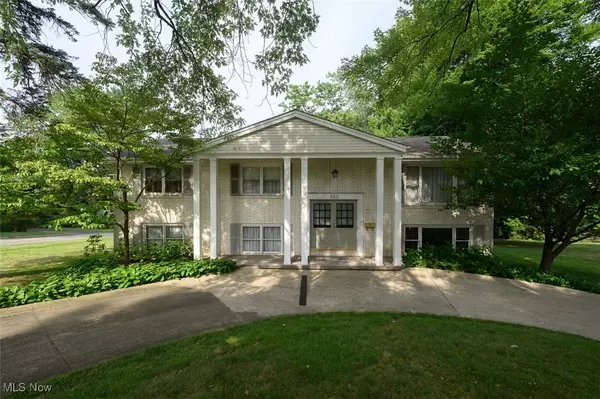 853 Hillcrest AVE SW, North Canton, OH 44720