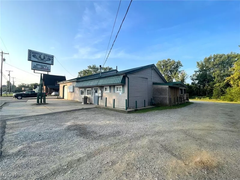 2521 Waynesburg DR SE, Canton, OH 44707