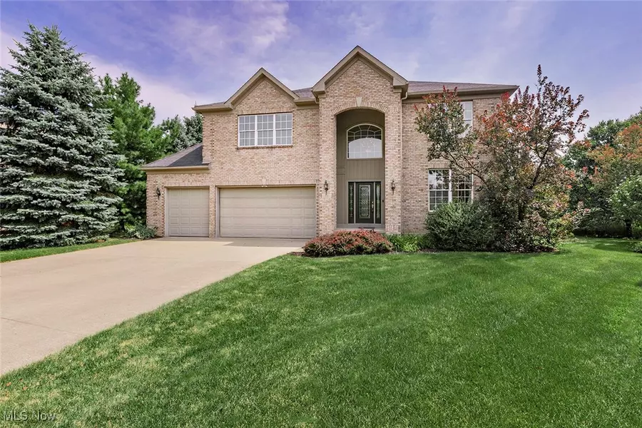 14 Meadow Crest CIR, Hinckley, OH 44233