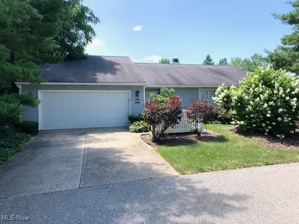 2033 Fordham CT, Akron, OH 44313