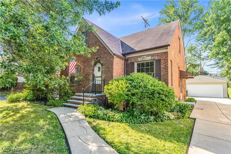 9706 Park Heights AVE, Garfield Heights, OH 44125