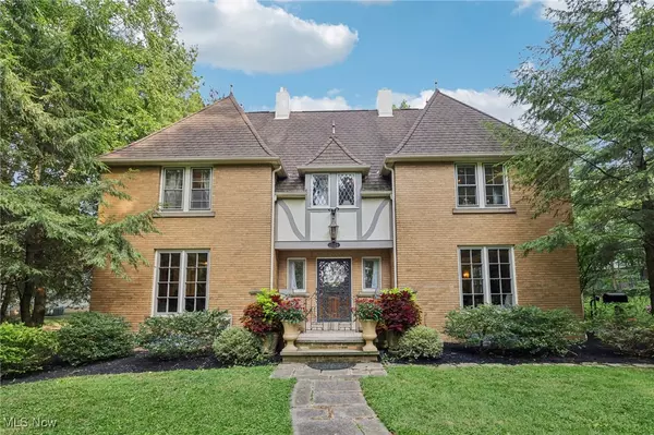 13104 Lake Shore BLVD, Bratenahl, OH 44108