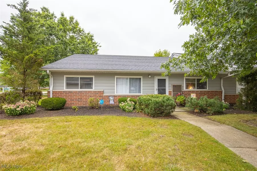 27083 Oakwood CIR #105X, Olmsted Twp, OH 44138