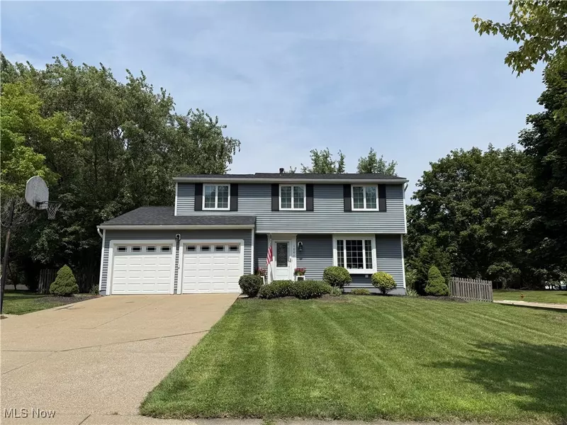 1001 Old Farm TRL, Medina, OH 44256