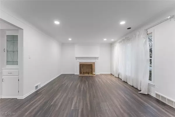 Beachwood, OH 44122,23815 Woodway RD