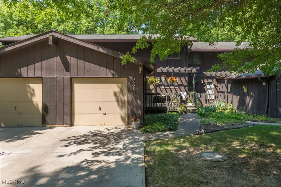 9408 Bassett LN #416, North Royalton, OH 44133