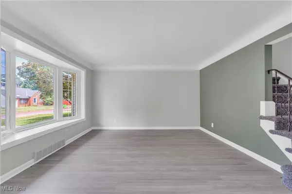 Euclid, OH 44132,27530 Fullerwood DR