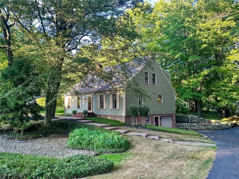 1311 Stonnington DR, Youngstown, OH 44505