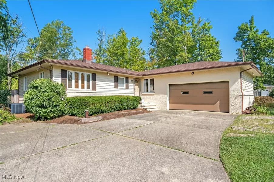 1540 Skyland DR, Hinckley, OH 44233