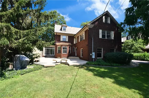 Cleveland Heights, OH 44106,2334 Roxboro RD