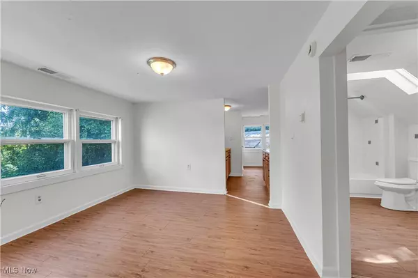 Cleveland, OH 44102,3571 W 69th ST #2/UP