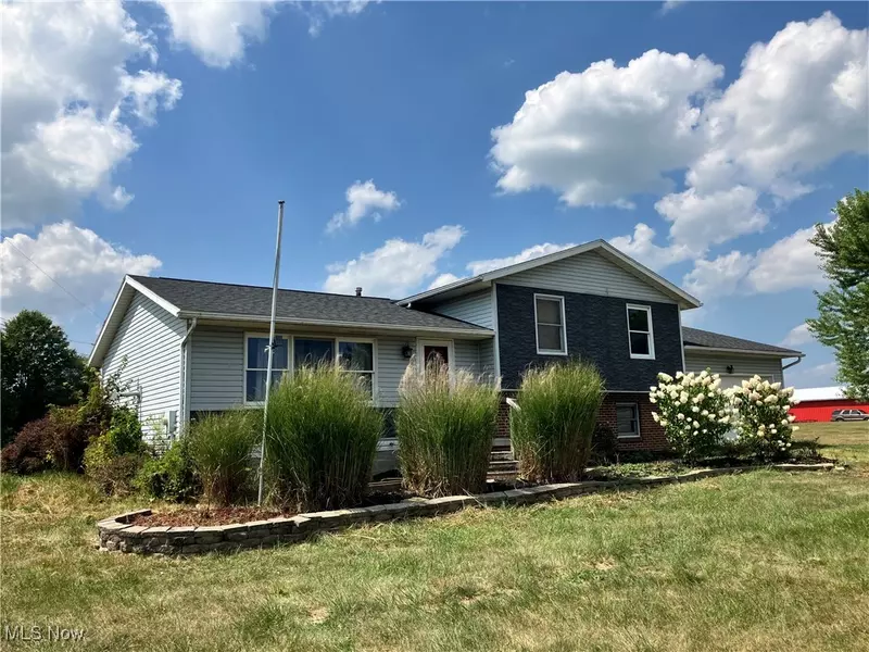 1015 Stroup RD, Atwater, OH 44201
