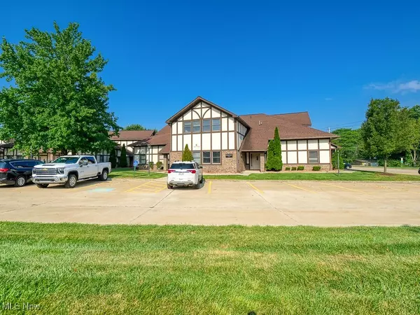 Strongsville, OH 44136,10850 Pearl RD #E-4