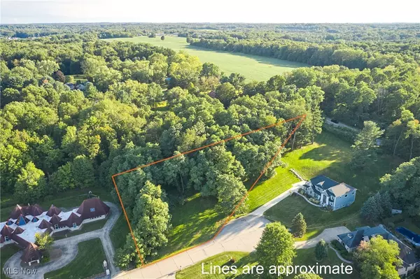 Akron, OH 44333,4872 Autumn Leaves DR