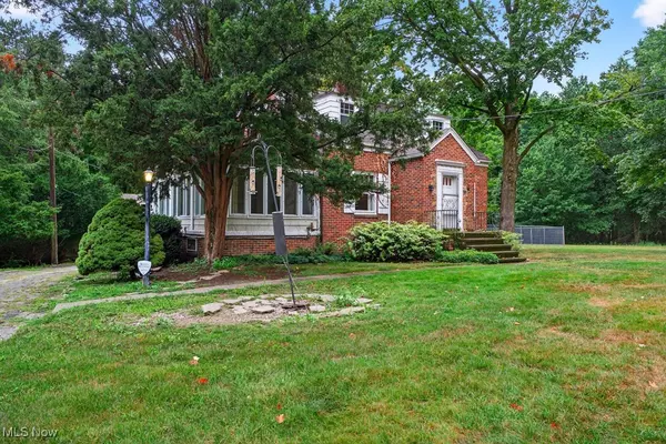 27511 White RD,  Willoughby Hills,  OH 44094