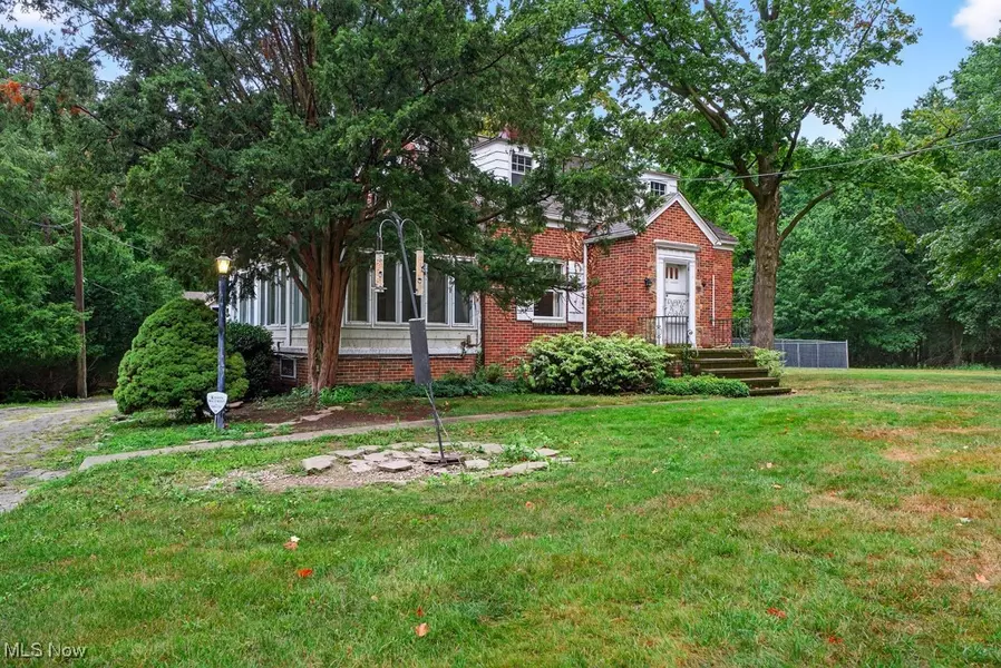 27511 White RD, Willoughby Hills, OH 44094