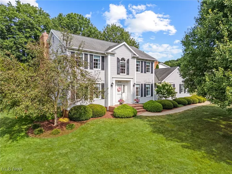 2236 Fallen Oak CIR NE, Massillon, OH 44646