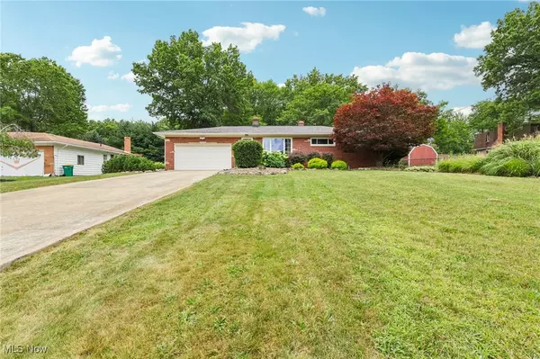2300 S Mary LN, Seven Hills, OH 44131