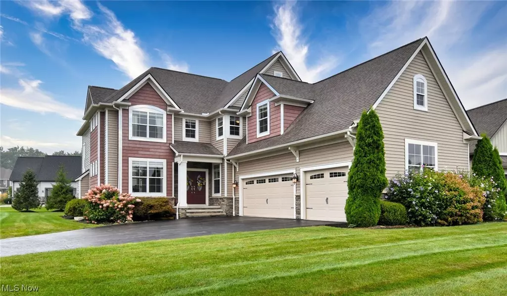 17581 Gates Landing DR, Chagrin Falls, OH 44023