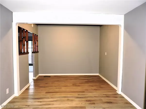 Sheffield Lake, OH 44054,827 West DR