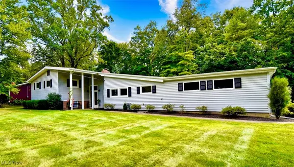 15915 Laurel RD, Chagrin Falls, OH 44022