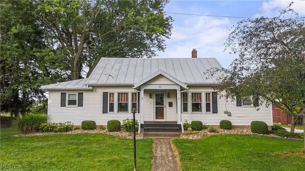 95 S Mulberry ST, Fredericktown, OH 43019