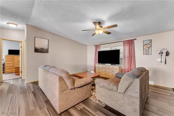 Olmsted Falls, OH 44138,27202 Cook RD #90