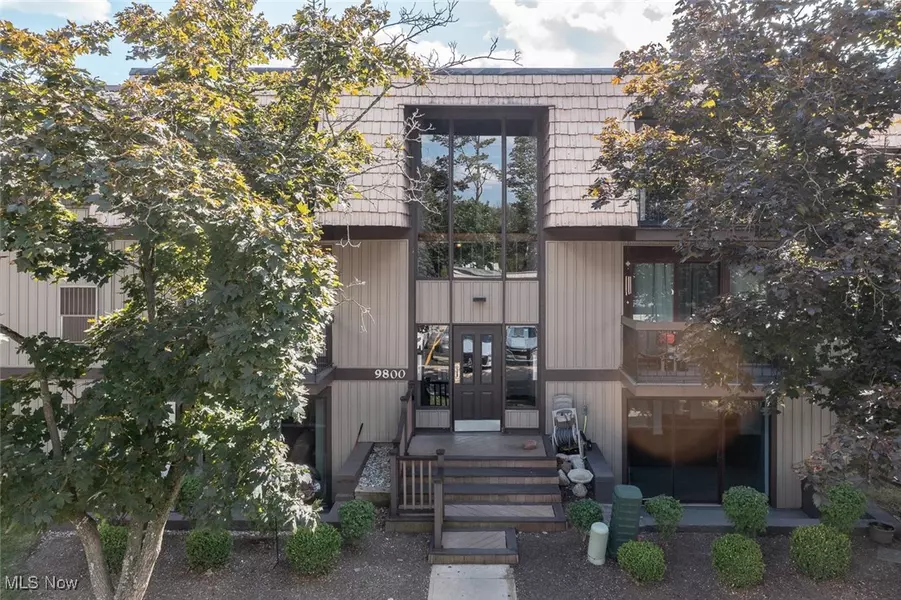 9800 Cove DR #H2, North Royalton, OH 44133