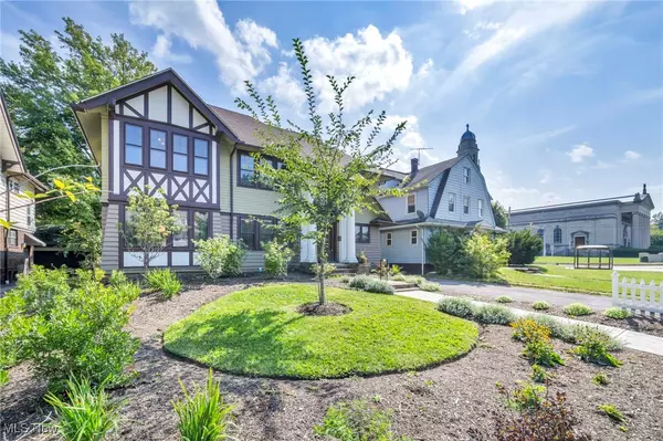 Cleveland Heights, OH 44118,2135 Coventry RD