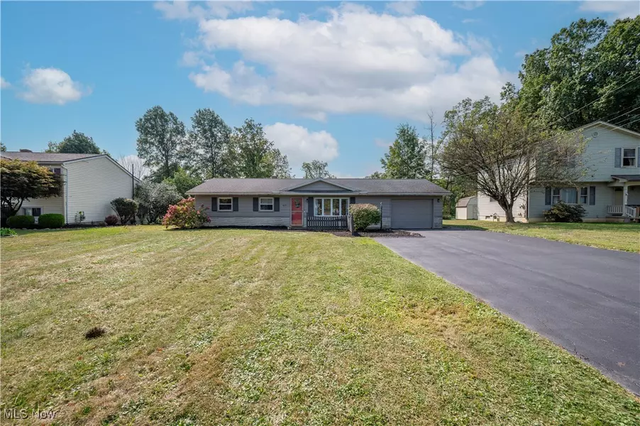 4643 Warwick DR S, Canfield, OH 44406