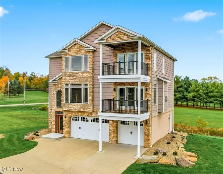 29 Shores DR, Poland, OH 44514