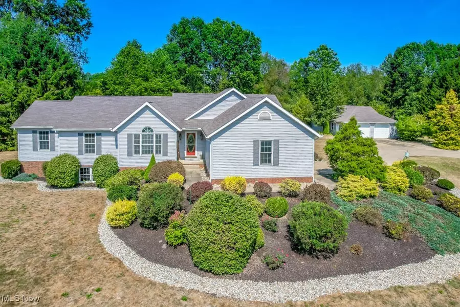 545 E Maple ST, Hartville, OH 44632