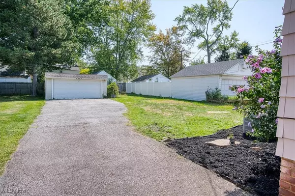 South Euclid, OH 44121,1231 Winston RD