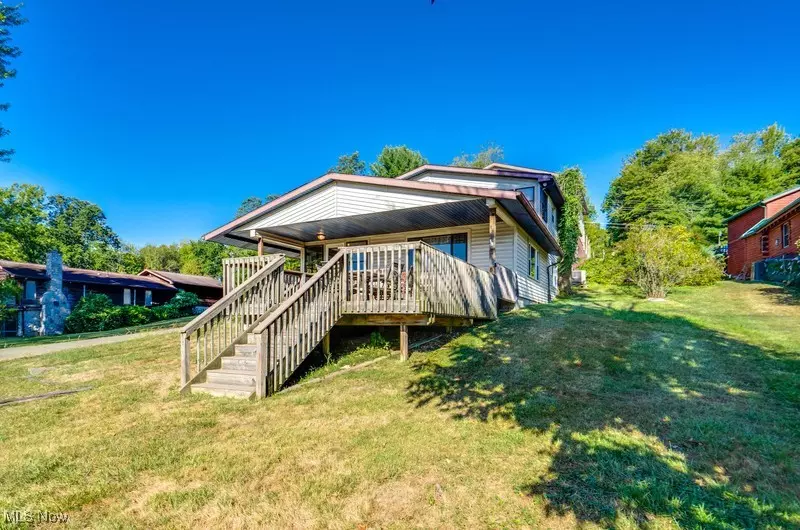 578 W Mohawk DR, Malvern, OH 44644