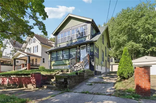 Akron, OH 44302,413 Crestwood AVE