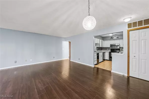 Westlake, OH 44145,1360 Cedarwood DR #C2