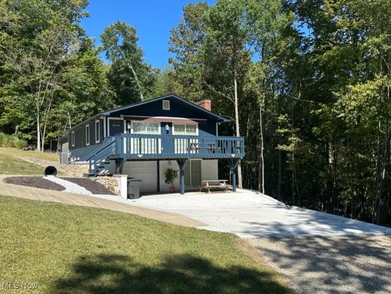 5 Latonka TRL, Malvern, OH 44644