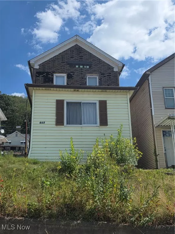 982 Neville ST, Follansbee, WV 26037