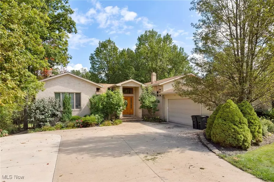 9445 Barr RD, Brecksville, OH 44141