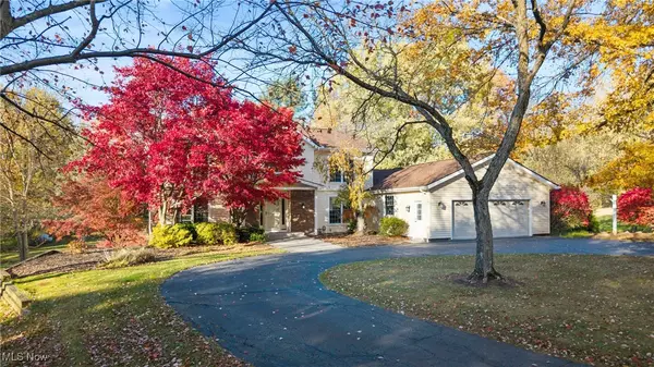 17128 North Brook TRL, Chagrin Falls, OH 44023