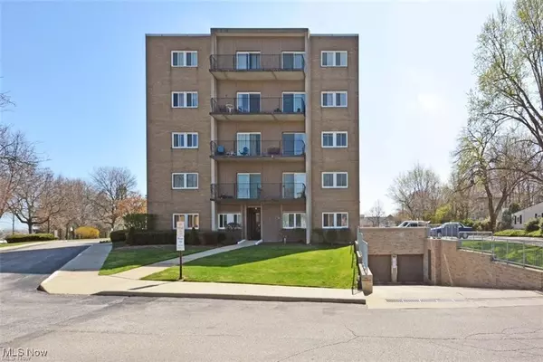 Rocky River, OH 44116,20333 Detroit RD #311