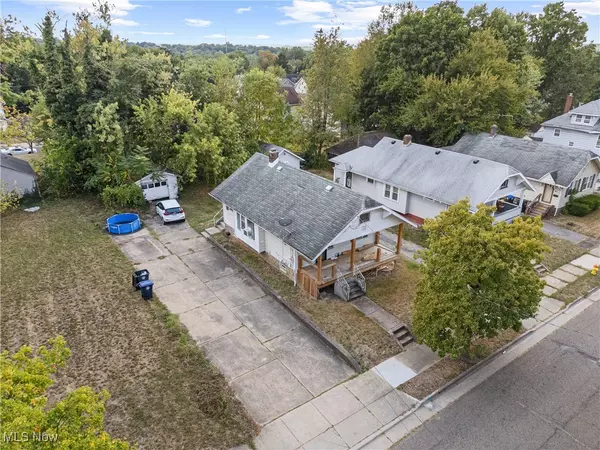 Akron, OH 44307,848 Fess AVE