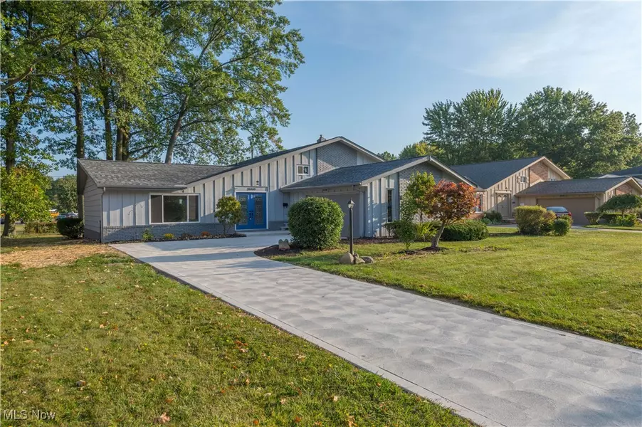 26888 Driscoll LN, North Olmsted, OH 44070