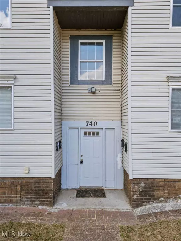 Akron, OH 44307,740 Fern ST #1