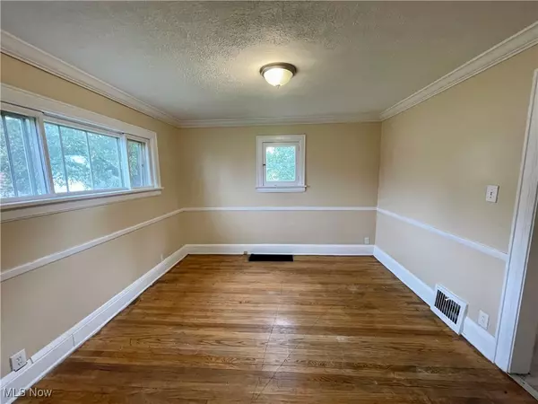 Akron, OH 44314,918 Silvercrest AVE