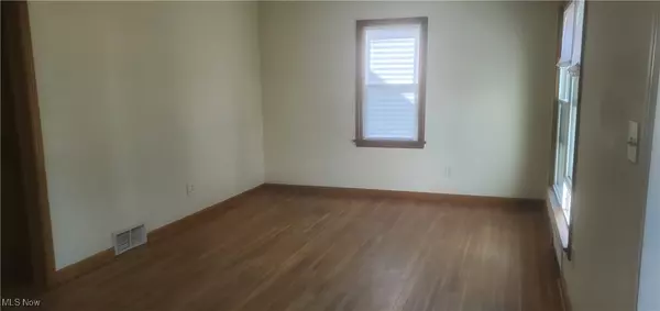 Willowick, OH 44095,343 E 330th ST