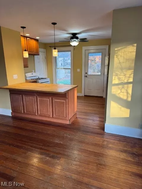 Bay Village, OH 44140,625 Bassett RD