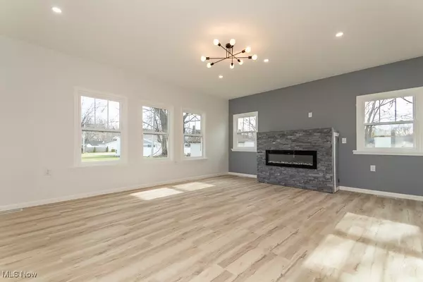 Painesville Twp, OH 44077,1006 Robinhood AVE